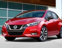 En su nuevo modelo, el Versa luce un nuevo frente más fresco, la parrilla V-motion que Nissan implementa en todo su catálogo. ESPECIAL