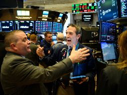 El promedio industrial Dow Jones ganó 227 unidades, o 0.8%, y cerró en 27 mil 136 puntos. AFP/ARCHIVO