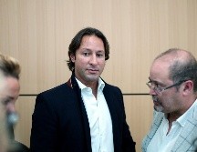 Rani Saidi (c), guardaespaldas de la princesa, a su salida hoy del tribunal en París. Saidi fue condenado a ocho meses de prisión en suspenso y a una multa de cinco mil euros. AP/T. Camus