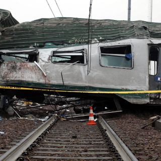 Descarrilamiento de tren deja 50 muertos en el Congo