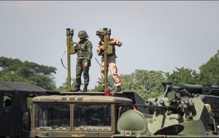 Miembros de las Fuerzas Armadas Bolivarianas de Venezuela durante los ejercicios militares en La Fría, en la frontera con Colombia, el 10 de septiembre. EFE/ARCHIVO