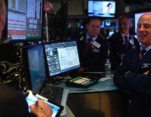 El Dow Jones aumentó 45 puntos, o 0.2%, a 27 mil 182 unidades después de llegar a ganar hasta 170 enteros durante la jornada. AFP/J. Eisele