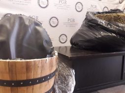  Al abrir el banco, los elementos de la PFM aseguraron una bolsa que contenía en su interior 19 kilos de mariguana, por lo que procedieron a asegurarla. ESPECIAL
