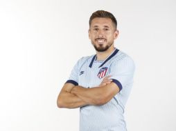 Héctor Herrera modela el tercer uniforme del Atlético de Madrid. TWITTER / @Atleti