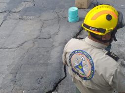  Gabriel Reyes, integrante del Comité Científico de la Jefatura de Investigación de la UEPCBJ, explicó que en el lugar se registró un hundimiento debido a que la zona geológica de ese lugar es muy activa. ESPECIAL/ Protección Civil Jalisco