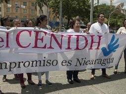 La presidenta del Centro Nicaragüense de Derechos Humanos (CENIDH), Vilma Núñez (c), lidera una protesta después de presentar un informe bimestral este viernes. EFE/J. Torres