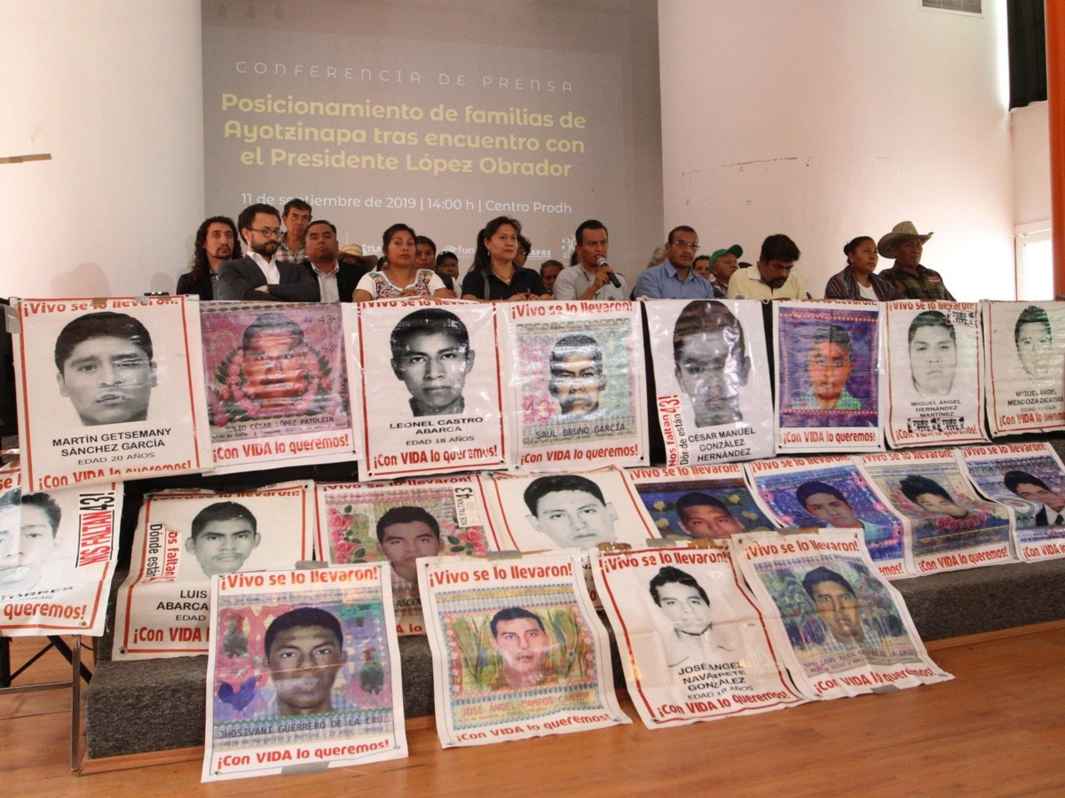  La FGR anuncia que perseguirá a funcionarios negligentes en caso Ayotzinapa