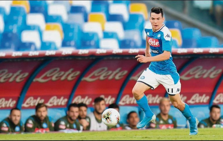 Hirving “Chucky” Lozano salió de cambio al minuto 65 en medio aplausos de los aficionados del Napoli. AP