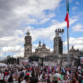 Llega López Obrador a Palacio Nacional para encabezar festejos patrios
