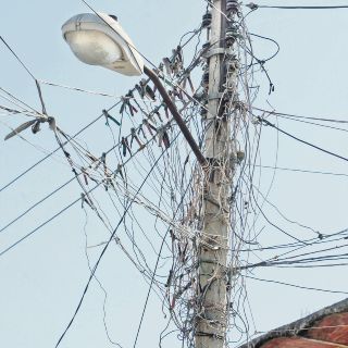 Retrocede CFE en combate al robo de luz