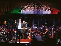 El tenor mexicano deleitó a los tapatíos en compañía de la Orquesta Filarmónica de Jalisco, previo a la ceremonia del Grito de Independencia. EL INFORMADOR / A. Camacho