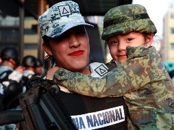 Con esta ceremonia militar inicia el desfile militar, el primero que preside López Obrador. NTX / F. Estrada