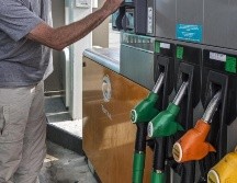 Los consumidores podrían tardar en sentir el efecto de la subida de los precios del crudo en el mercado internacional. GETTY IMAGES