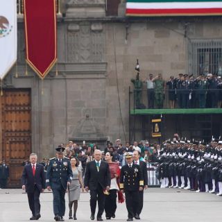 López Obrador pasa lista a Fuerzas Armadas para iniciar el desfile militar
