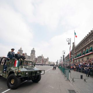 Desfila la Cuarta Transformación