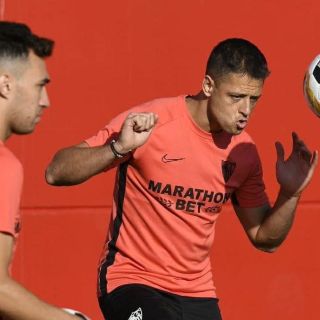 "Chicharito", convocado para debut de Sevilla en Europa League