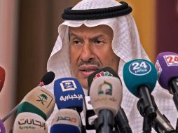 El ministro de Energía saudita, el príncipe Abdel Aziz bin Salmán, brinda una conferencia de prensa este martes. AFP