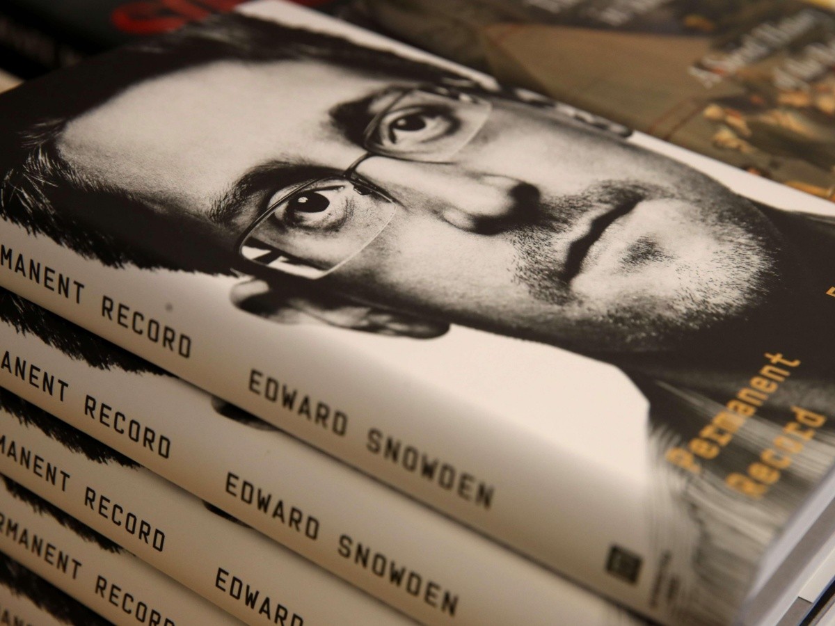  Departamento de Justicia de EU demanda a Snowden por su nuevo libro