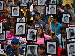Familiartes de los normalistas de Ayotzinapa han criticado a lentitud de la fiscalía y su falta de colaboración para evitar la liberación de detenidos por el caso. AP/ARCHIVO