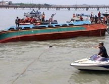 El barco se volteó debido a una fuerte tormenta que azotaba la zona. TWITTER/@SenegalActu1
