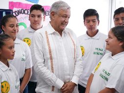 Durante su visita número 55 a un hospital rural del IMSS, AMLO reconoció que a veces como Presidente toma decisiones, pero pasa y pasa el tiempo y no se lleva a cabo la orden. NTX / Presidencia