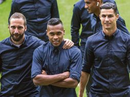 Encabezados por Cristiano Ronaldo (derecha), el conjunto italiano busca iniciar su camino de buena manera. EFE