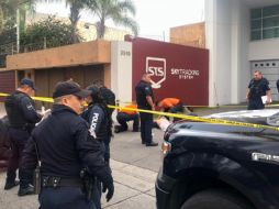 De acuerdo a las primeras indagatorias, la mujer, quien era abogada, se dirigía en su vehículo a trabajar cuando fue interceptada por una camioneta tipo van y un sujeto le disparo en cuatro ocasiones. ESPECIAL