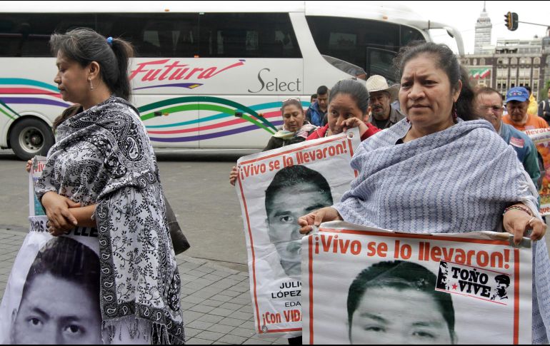 Familiares de los normalistas desaparecidos  de Ayotzinapa a su llegada a Palacio Nacional. NTX / A. Guzmán