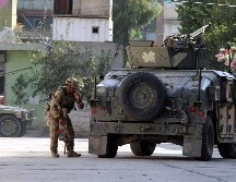 Fuerzas de seguridad afganas participan en un operativo para abatir a los terroristas; se logró la liberación de 45 personas. EFE/G. Habibi