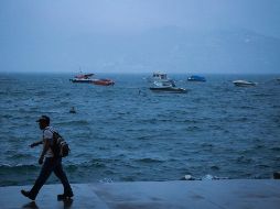 Activan alertas por lluvias, vientos fuertes y oleaje elevado en las entidades afectadas por este fenómeno natural. EFE/D. Guzmán