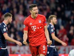 Robert Lewandowski colaboró con la segunda anotación de los alemanes. AFP / M. Balk