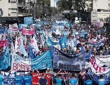 Miles de personas se congregaron ante el Congreso en Buenos Aires, para exigir que el Senado avalara la legislación. EFE/ J. Roncoroni