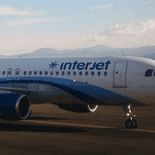 Interjet cesa a la piloto que sugirió tirar bomba en el Zócalo