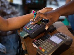 La causa más recurrente de reclamación en tarjetas de crédito y débito fue el cargo no reconocido. EFE/C. Hernández