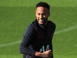 Tras varias semanas de rumores sobre su salida del PSG, Neymar finalmente se quedó en el club francés. EFE / ARCHIVO