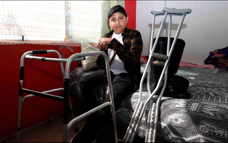 Edwin Sánchez Galicia desea regresar un poco de toda la atención médica que recibió los últimos dos años. Ya ha dejado de usar la silla de ruedas, las muletas y una bota ortopédica. SUN/B. Fregoso