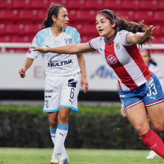 Chivas se imponen a Querétaro