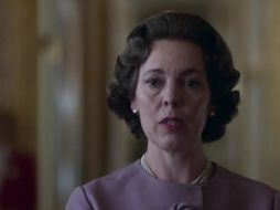 Olivia Colman encarna a la Reina Isabel en la tercera entrega de “The Crown”. ESPECIAL / Netflix