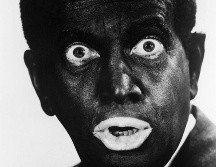 El cantante estadounidense Al Jolson (1896 - 1950) usaba maquillaje 