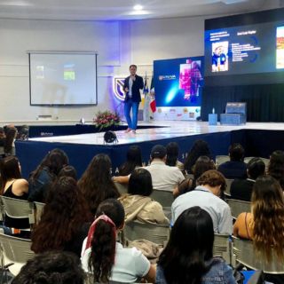 Alumnos de la Univa dan una mirada a las tendencias en el mundo del comercio