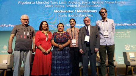 Rigoberta MenchÚ, Lech Walesa, Joyce Ajlouny, Steve Goose, Mark Manly y Wided Bouchamaoui durante la Cumbre Mundial de los Premios Nobel de Paz. SUN