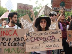 Tapatíos se unen a marcha contra cambio climático
