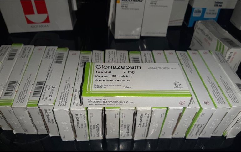 Entre lo decomisado están 35 cajas de comprimidos y seis goteros de sustancias activas  denominados Diazepam, Clonazepam y Ergocaf. ESPECIAL / Policía de Guadalajara