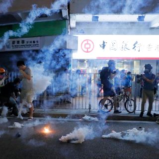 Enfrentamientos en el decimosexto fin de semana de protestas en Hong Kong