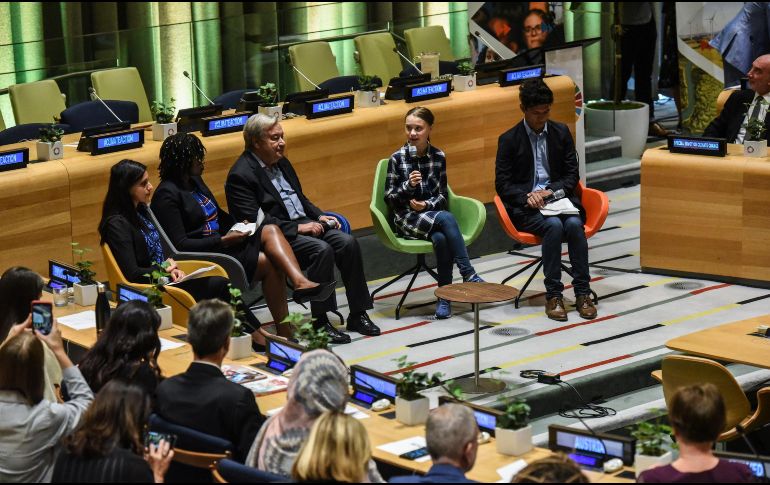 Greta Thunberg, una joven de 16 años (al micrófono), representa a un colectivo de activistas que se ha hecho escuchar y ahora es parte activa de las discusiones por el futuro del planeta ante la ONU. AFP/S. Keith