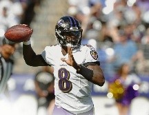 Lamar Jackson ha arrancado la campaña con siete pases de anotación, misma cantidad que acumula su rival de hoy, Patrick Mahomes. AFP/T. Olszewski