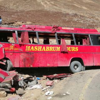 Al menos 26 muertos y 18 heridos en un accidente de autobús en Pakistán