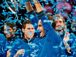El suizo Roger Federer vuelve a levantar un nuevo trofeo al formar parte del equipo de Europa que compitió en su país. AFP