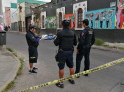 El cadáver fue trasladado al Servicio Médico Forense para determinar las causas de muerte y tomar elementos para su identificación. ESPECIAL/