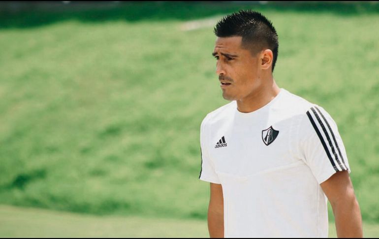 El mediocampista y capitán de los Zorros, Osvaldo Martínez, encabezó la convocatoria del equipo que viajó ayer a la ciudad de León. @ATLASFC